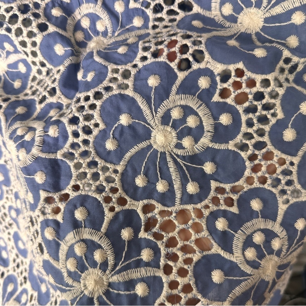 Cabi Blue and White Embroidered Blouse sz XS - Picture 7 of 7